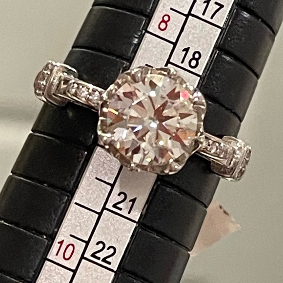 Imported 925 1.75CT GH Color Moissanite Diamond Ring Sz9+ NWT - Picture 6 of 7
